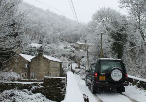 Landrover in Snow edited